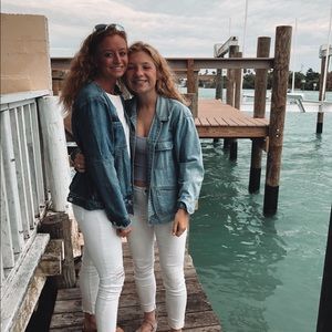 Meet your Posher, Claudia